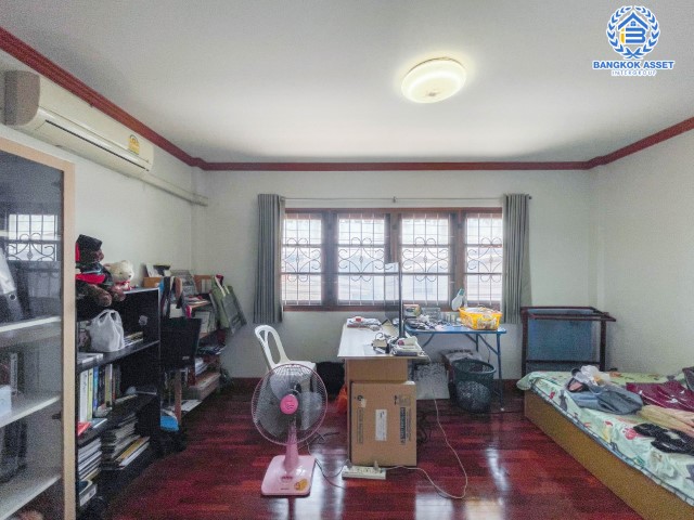 ทาวน์โฮมมือสองย่านกรุงเทพฯ ซอยนาคนิวาส37 แยก 1-8 เนื้อที่กว้าง 21.30 ตร.ว. พร้อมฟังก์ชัน 4 ห้องนอน 3 ห้องน้ำ ที่จอดรถ 1 คัน ภายในตกแต่งสวย ทำเลใจกลางเมือง รายล้อมด้วยสิ่งอำนวยความสะดวก เชื่อมต่อถนนประเสริฐมนูญกิจ ถนนรามอินทรา ใช้เวลาเพียง 11 นาทีถึงทางด่วน"ฉลองรัช"